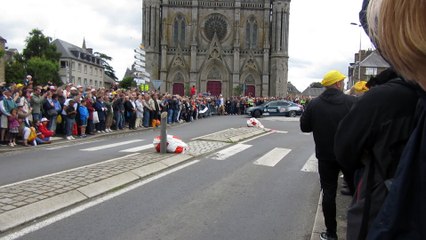 Echappée d'Anthony Delaplace et Alex Howes vue d'Avranches lors de la première étape du Tour de France 2016