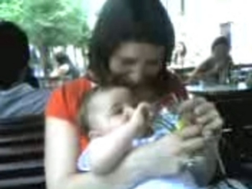 Ferdinand boit un verre