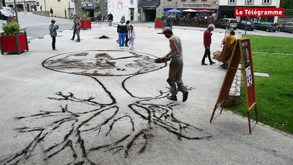 Carhaix. Une oeuvre d'art à base de marc de café