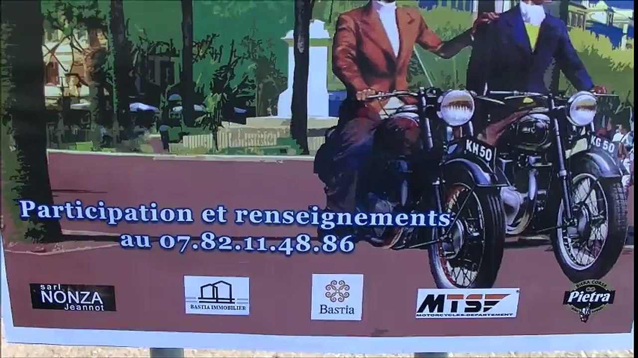 Des motos de toutes les couleurs et de tous les âges sur la place St Nicolas