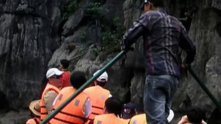 (20120420-24)越南旅遊-14-下龍灣月亮湖猴子(影片).AVI