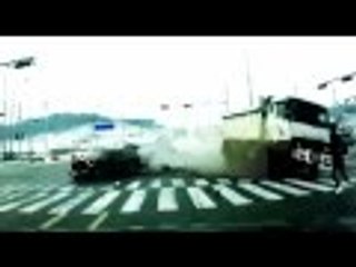 شاهد كيف نجا ياباني من موت محقق