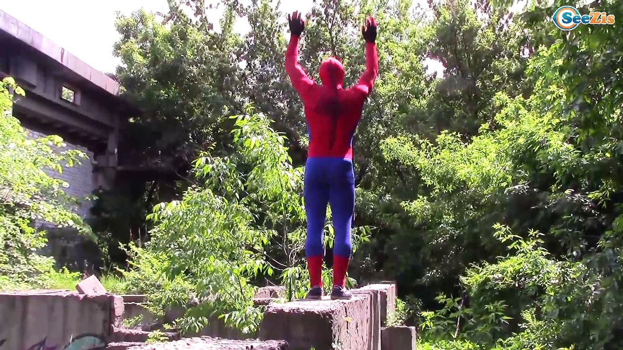 Superheroes Battle in Real Life - Spiderman & Batman vs Deadpool w/ SuperHeroes Fight Movie Prank