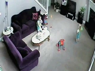 Chat Attaque Une Baby-Sitter Quand Il A Senti Le Danger Pour L’enfant