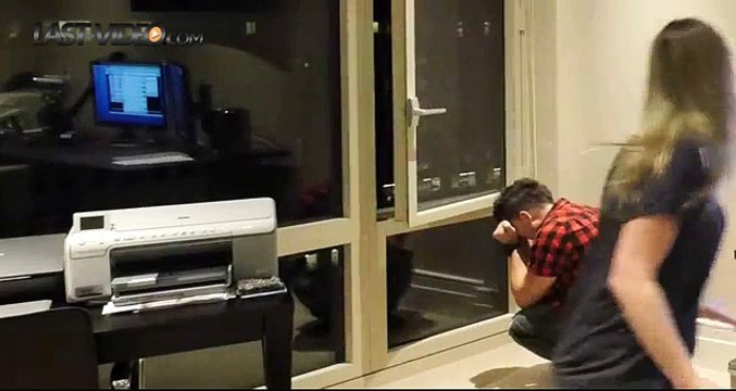 Blague du chat qui tombe par la fenêtre