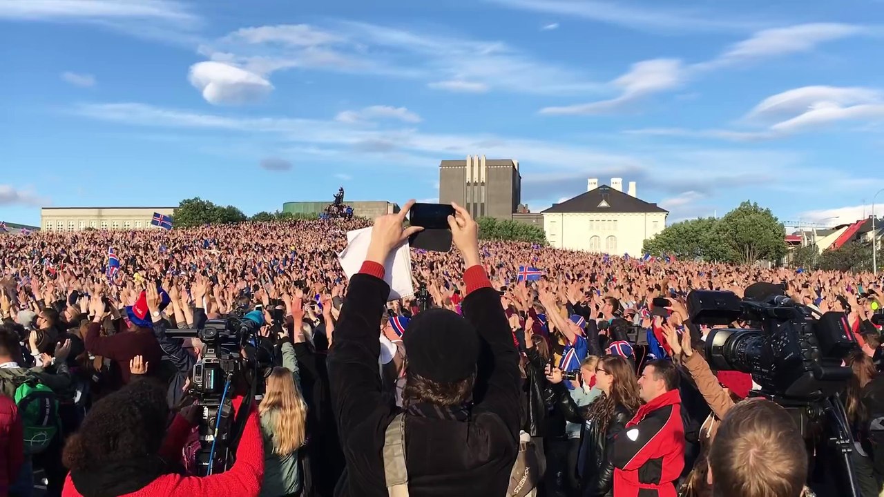Euro 2016 : L'incroyable clapping des supporteurs islandais