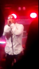 Jaílson Mendes cantando Crazy Train