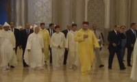 لحظة وصول جلالة الملك محمد السادس الى مسجد الحسن الثاني بـ