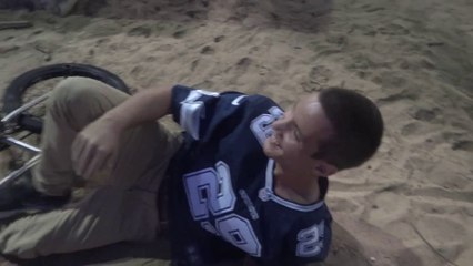 BMX Rider Falling Down The Wall | Venda Seu Vídeo