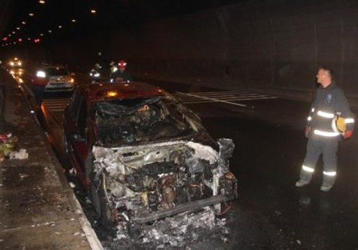 5 Kişilik Ailenin Bulunduğu Araç, Bolu Dağı Tüneli'nde Yandı
