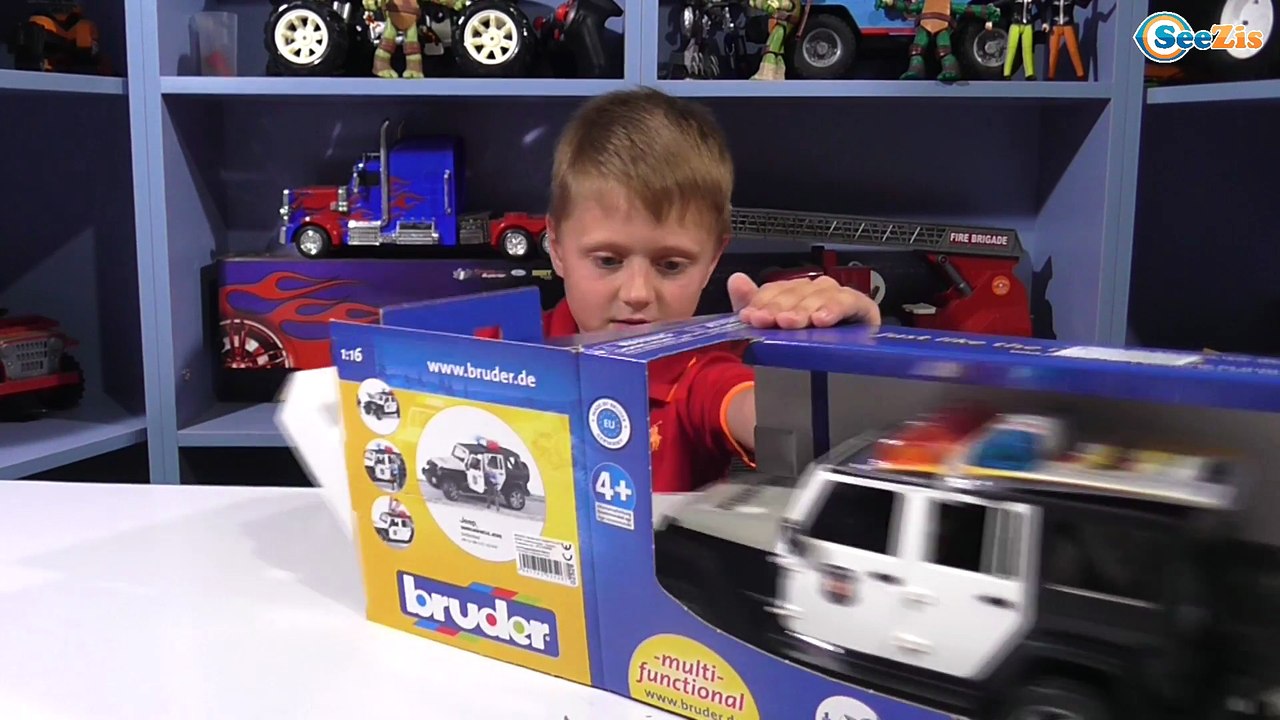 BRUDER Полицейская машинка Джип. Распаковка игрушки Брудер от Игорька BRUDER Jeep Wrangler Rubicon