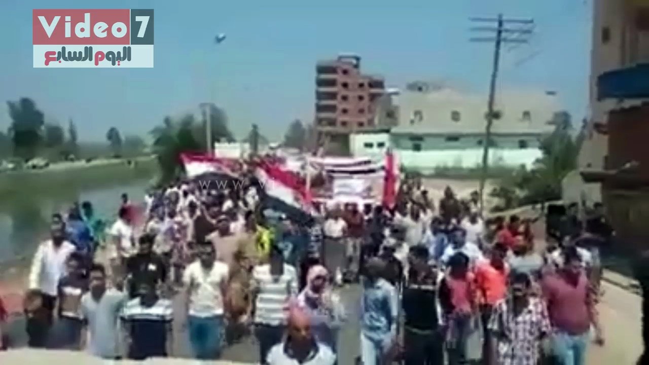 أهالى "تفتيش السرو" بدمياط يشيعون جثمان المجند عمر الريس شهيد العريش