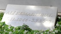 Kemal Sunal Mezarı Başında Anıldı