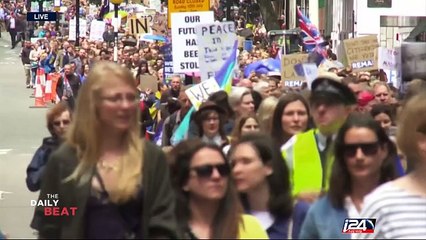 Brexit: thousands protest in London as stock markets stabilize