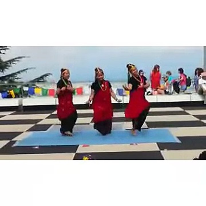 Aakha ma rakchu mero desh cover dance (Nepal promotion day 2016 | Mariya gurung