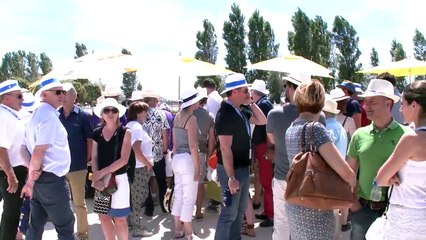 Tải video: Les artistes au rendez-vous au Mondial la Marseillaise à pétanque