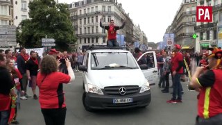 Un supporter Belge monte sur une camionnette et provoque la colère du conducteur