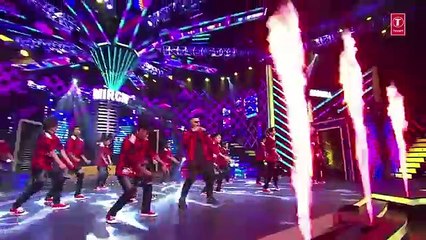 Honey-Singh-Heart-Pumping-PerformanceLOVE-DOSE-At-The-Royal-Stag-Mirchi-Music-Awards-2016