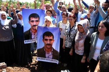 HDP Miletvekilleri Teröristin Cenazesine Katıldı