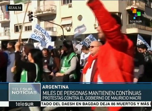 Argentinos marchan para rechazar políticas del gobierno macrista