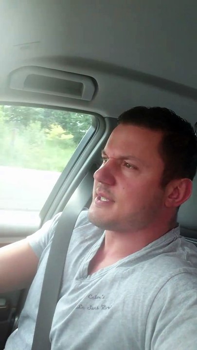 Un român plecat în Anglia nu mai știe să vorbească românește. Spune că " limba română este pentru cerșit "