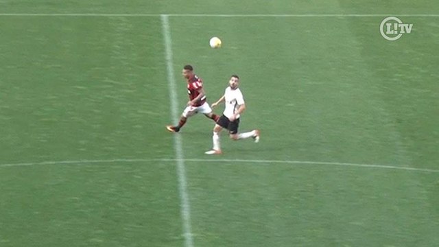 Bruno Henrique dá chapéu em Guerrero e levanta o público na Arena