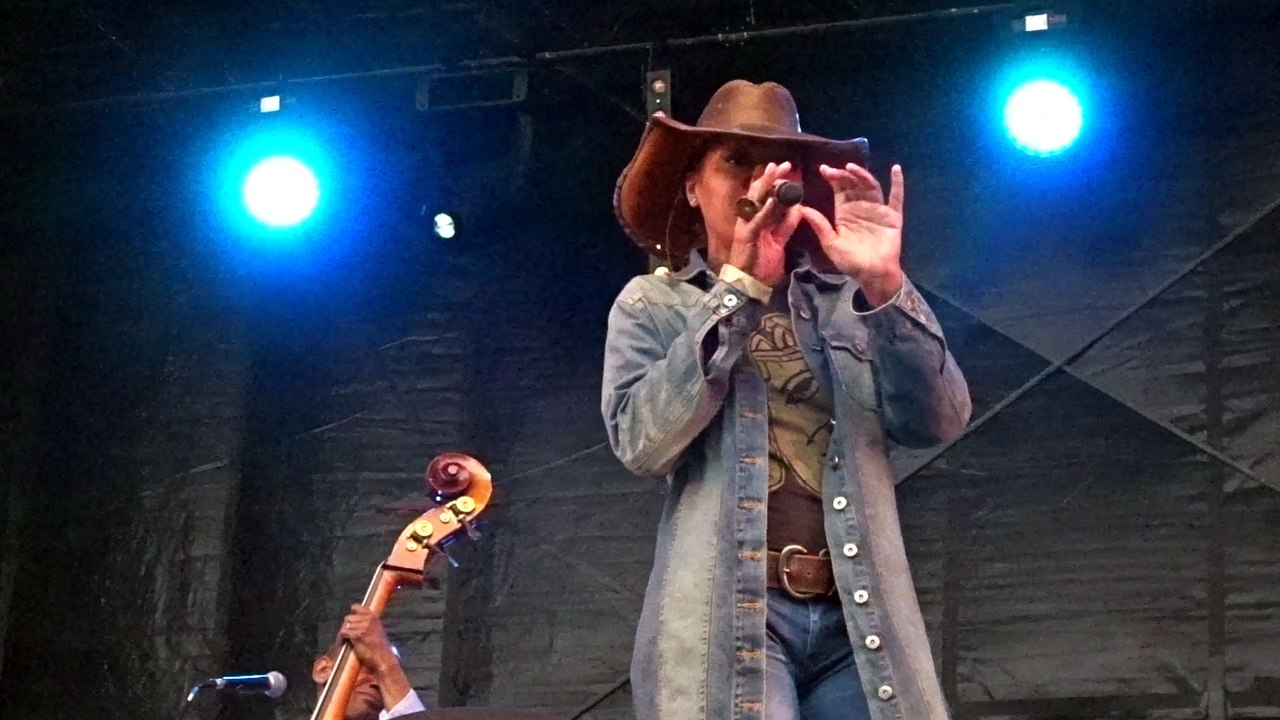 Lisa SIMONE Hold On Live @ Jazz In Guigné France 2016