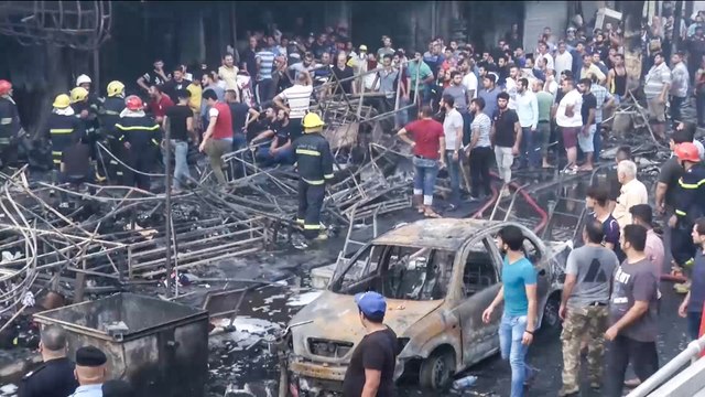 مواطنون غاضبون يهاجمون العبادي ويحملونه مسؤولية هجوم الكرادة