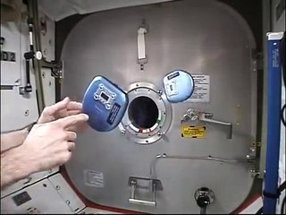 Ce lecteur Walkman CD ne bouge pas dans l'espace !! Gyroscopic Platform in Microgravity