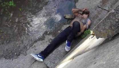 28 Yaşındaki Genç Kavgaya Girdiği Kişi Tarafından Dereye Atıldı