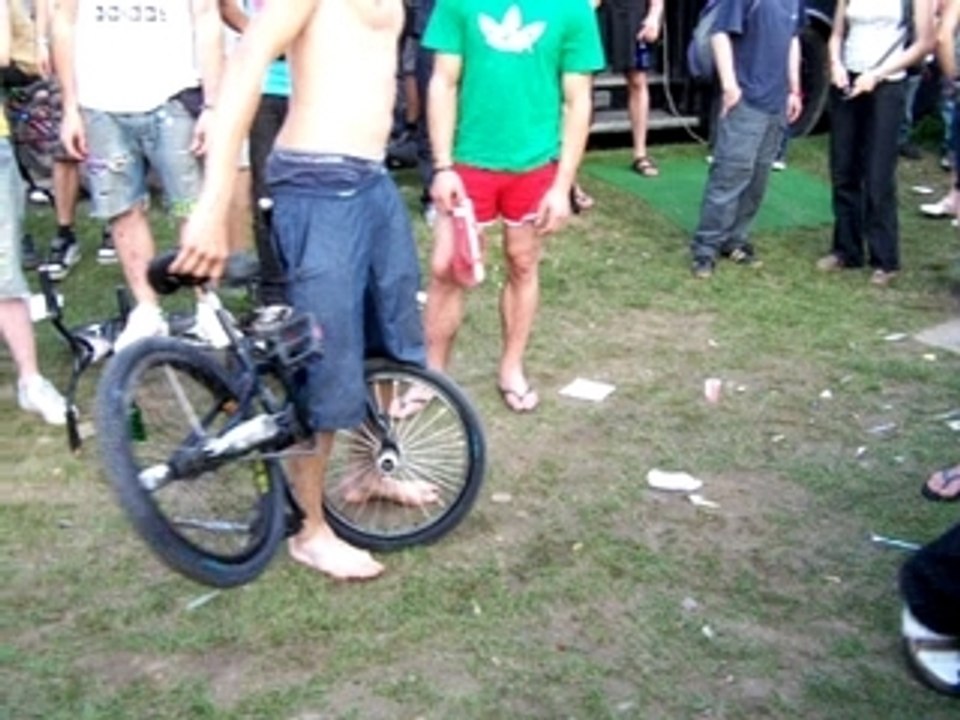 Mathias in Barefoot spinning