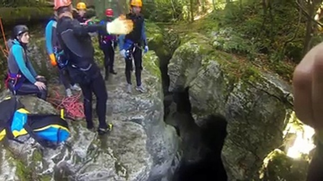 Chute d'une falaise au canyoning