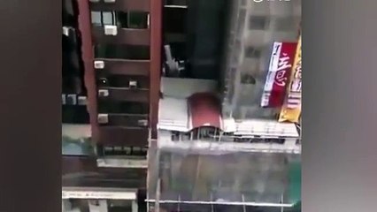 Womans-lover-clings-desperately-to-air-conditioner-EIGHT-storeys-high-after-husband-comes-home - 10Youtube.com