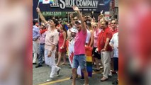 Canada : Justin Trudeau défile pour une Gay Pride historique