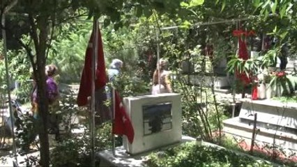 İzmir - Bayram Öncesi Kadifekale Şehitliği'nde Acı Buluşma