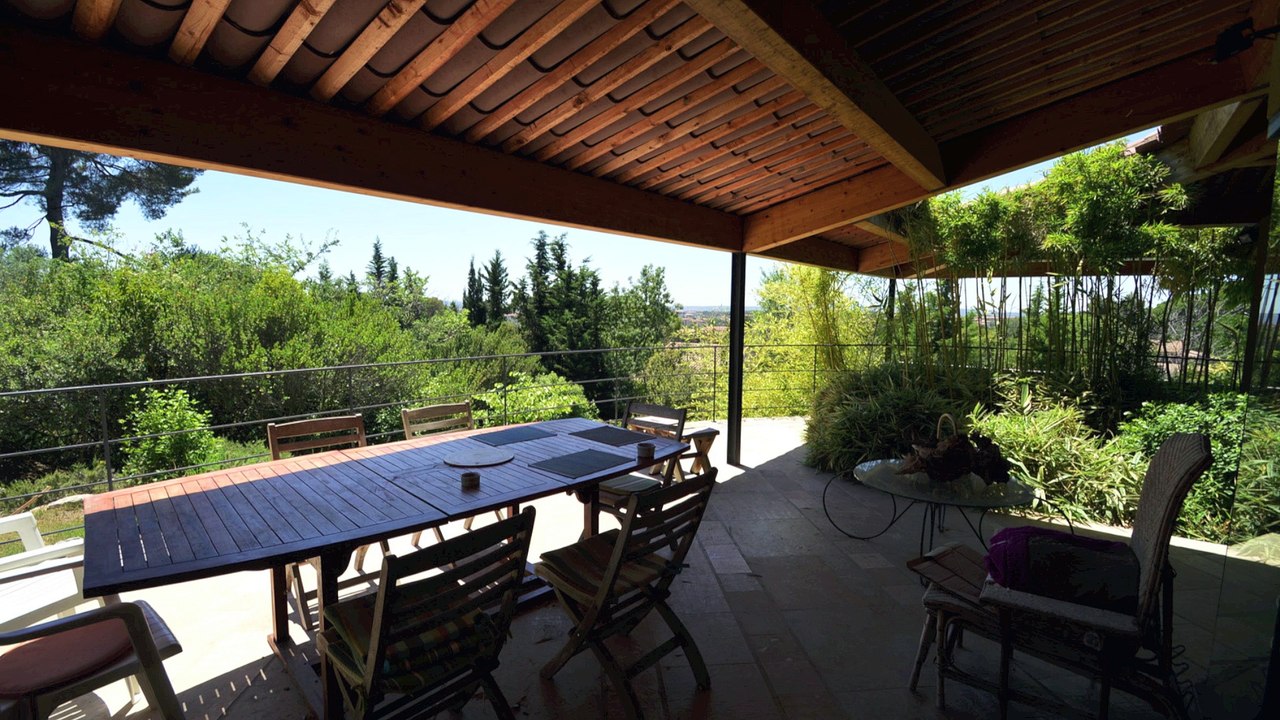 Aix-En-Provence - Vente Villa contemporaine 231 m² sur Terrain 4560 m² avec Piscine