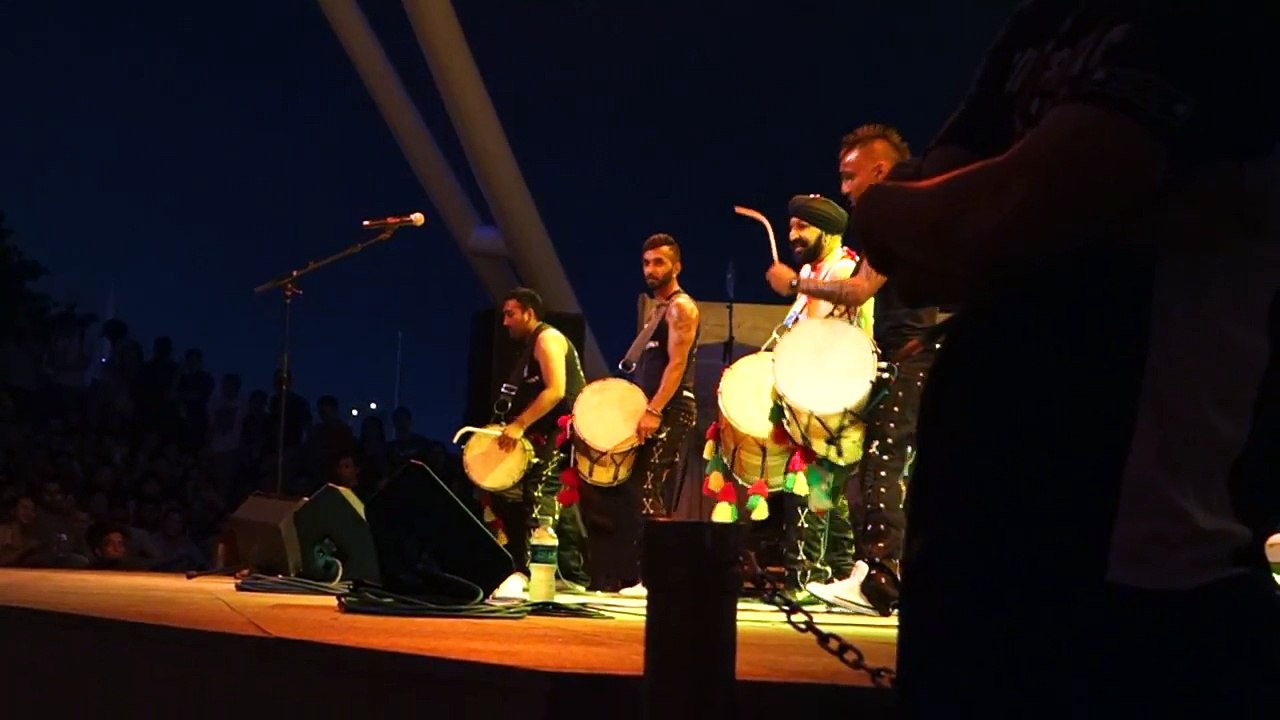Percussion Band Dhol Foundation LIVE at F1 Singapore 2013 (Esplanade Stage) 2