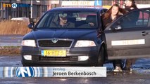 15-jarigen leren gevaren van autorijden tijdens speciale rijles