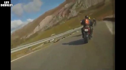 un automobiliste percute trois motards