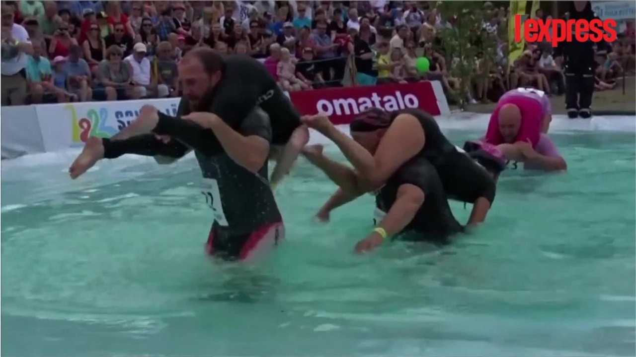 Finlande: une course d'obstacles de 250 mètres où les hommes portent leurs femmes