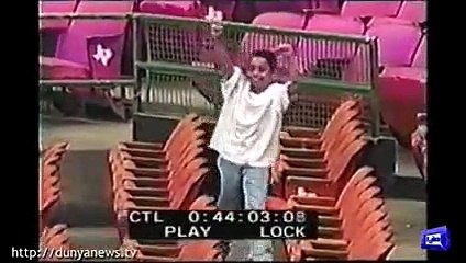 WASIM AND AFRIDI PLAYED DOUBLE WICKET CRICKET MATCH