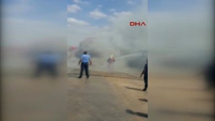 Tır'ın Dorsesindeki Saman Balyası Elektrik Teline Çarptı; 3 Araç Yandı