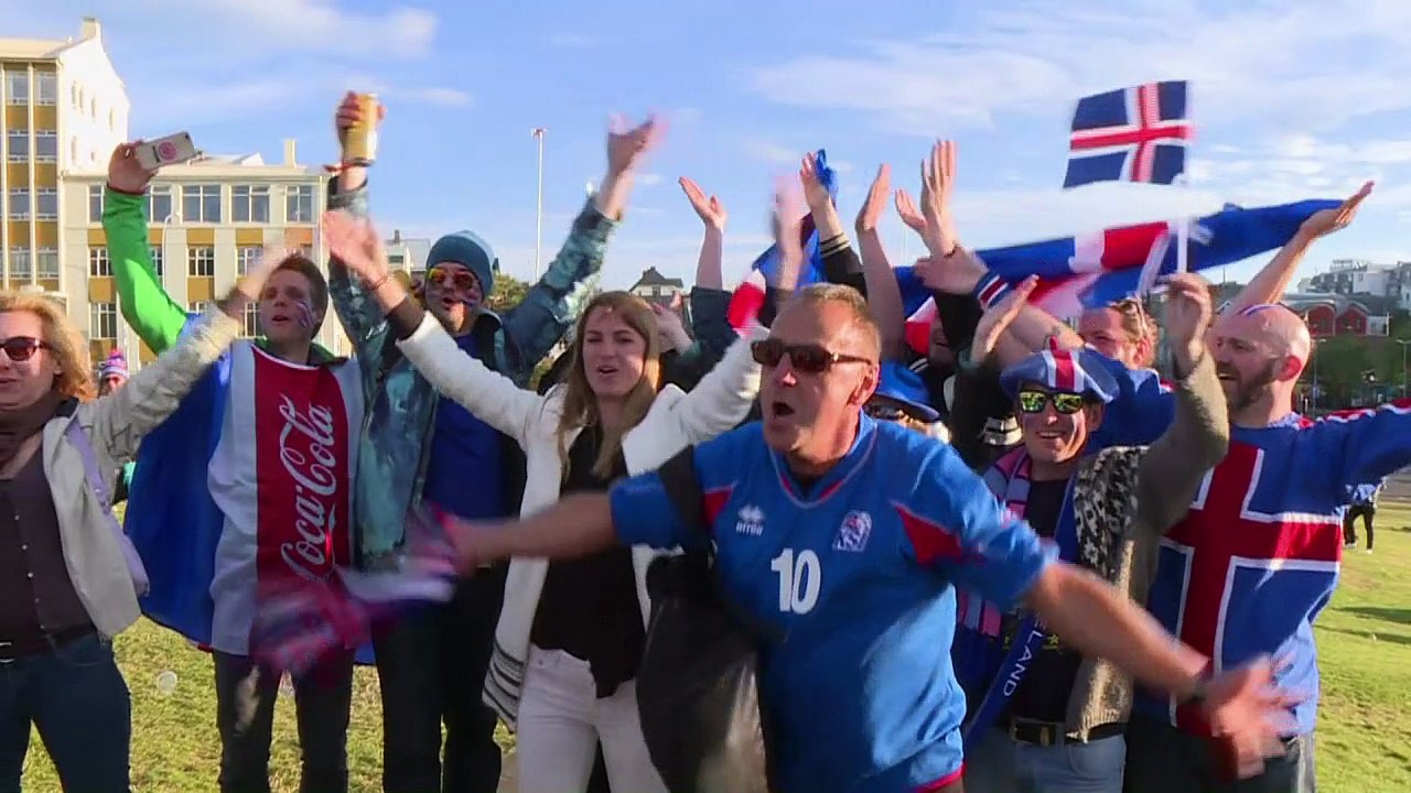 Isländische Fans jubeln trotz der Niederlage