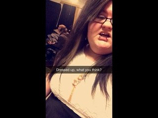 Amanda Hackey Reading mean comments at Youtube online..