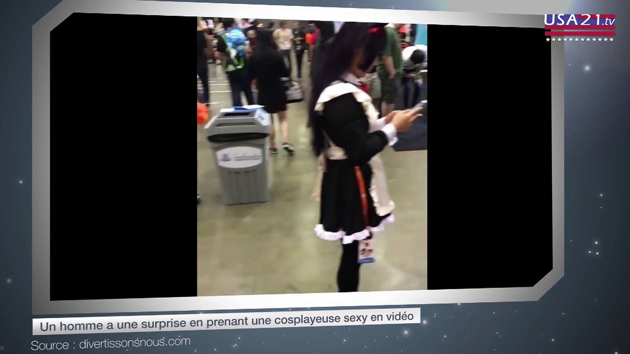 Un homme a une surprise en prenant une cosplayeuse sexy en vidéo