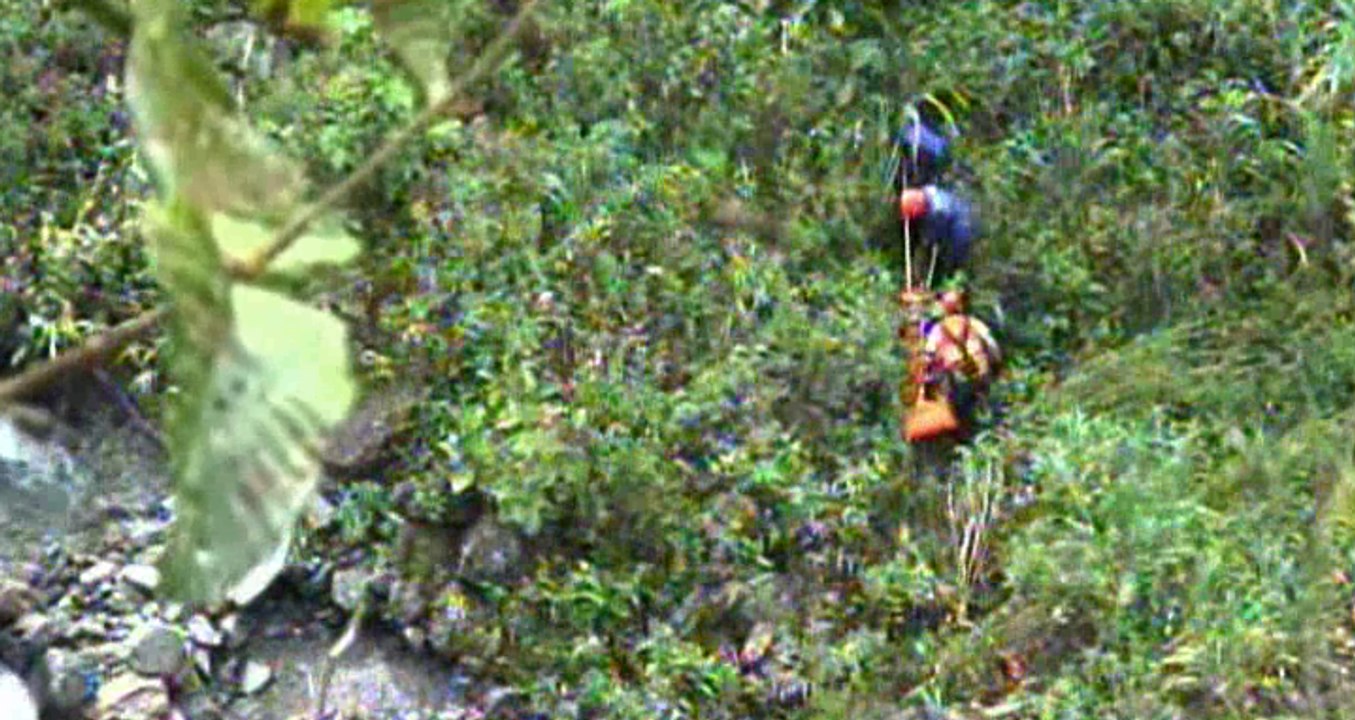Una camioneta se volcó y cayo a un abismo dejando seis muertos y cinco heridos.