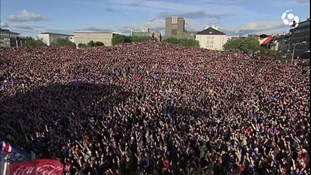 Viking Clap de 20 000 supporters islandais