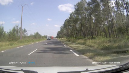 Abruti qui double au risque d'un choc frontal