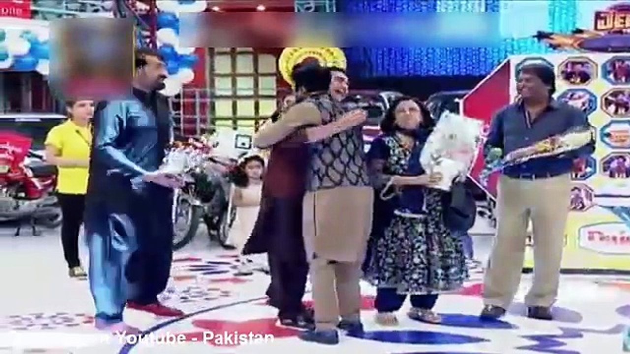 Surprise Given To Fahad Mustafa By ARY Team On His Birthday