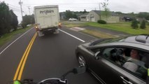 NICIODATĂ să nu tai calea unui motociclist pentru că vei PĂȚI asta! Urmărește videoclipul și învață.
